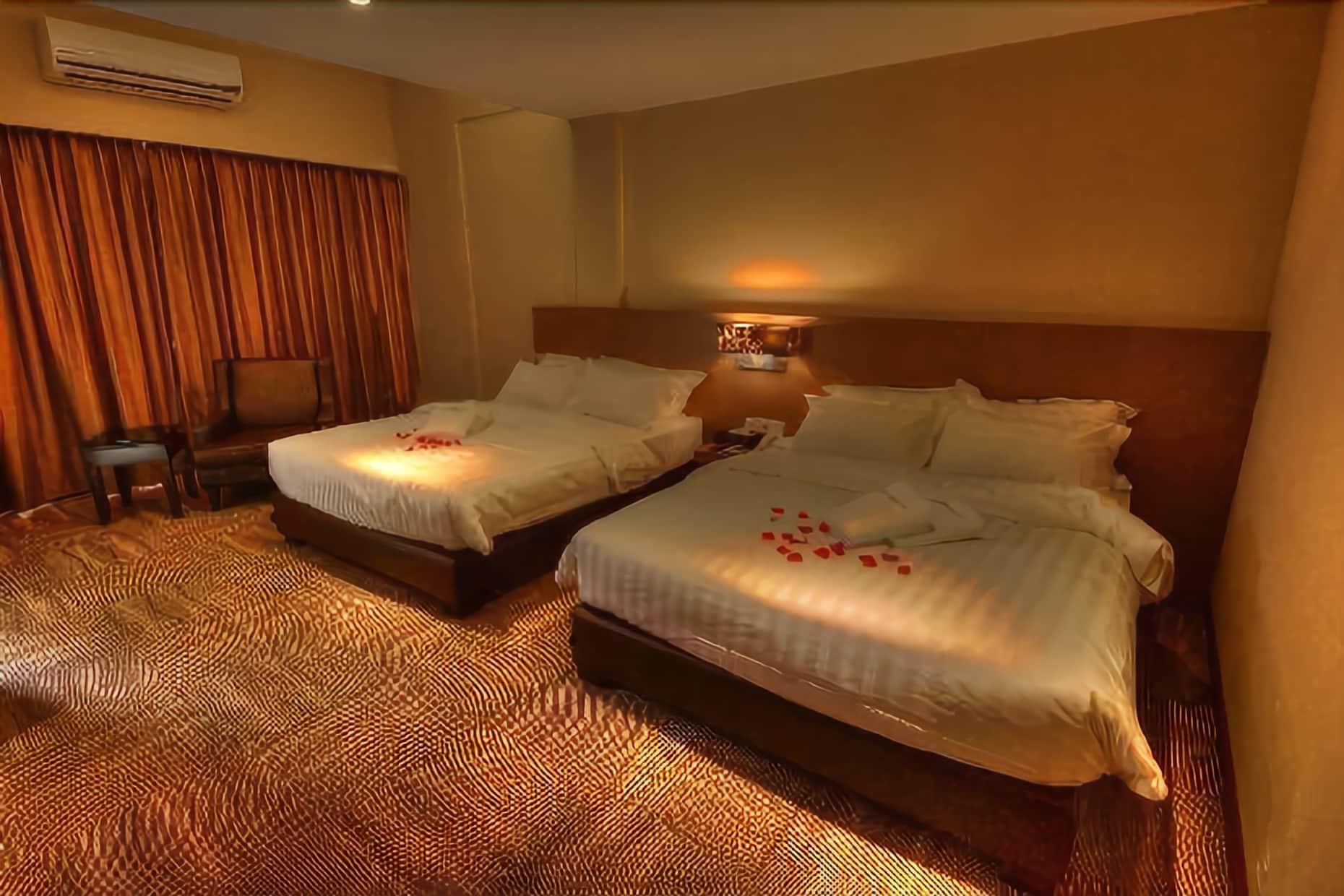 Merdeka Hotel Келуанг Екстериор снимка