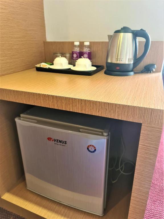 Merdeka Hotel Келуанг Екстериор снимка