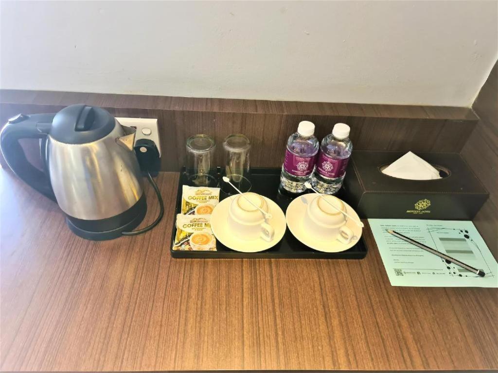 Merdeka Hotel Келуанг Екстериор снимка